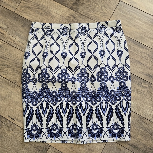 Lila Rose Womens Cotton/spandex Size 6 Floral Blue and White Skirt - Picture 1 of 15